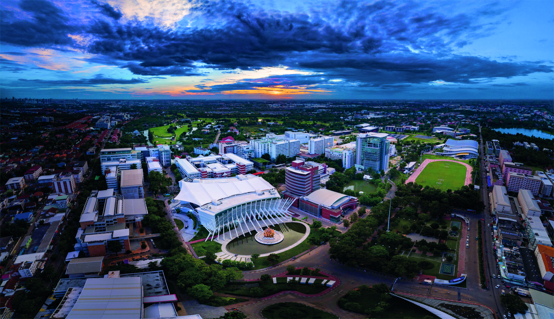 兰实大学校园航拍全景