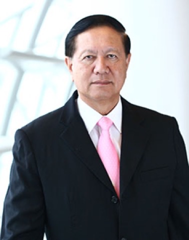 兰实大学飞行学院院长 — 泰国空军上将、国王专机驾驶员