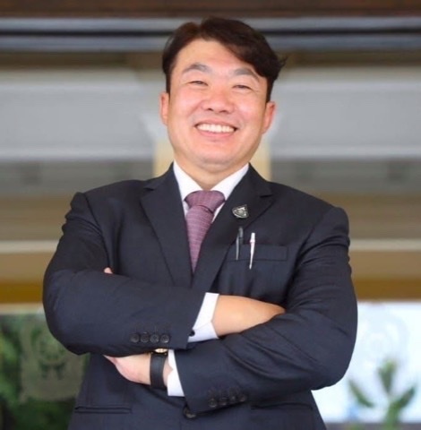 泰国旅游与体育部部长 素拉萨·潘查伦沃拉功 — 兰实大学校友