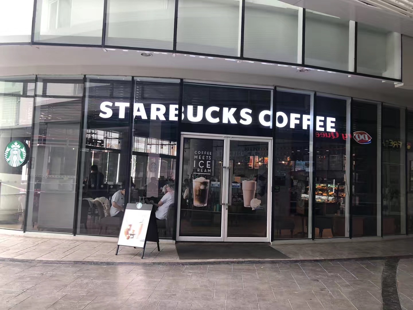 兰实大学校内 Starbucks Coffee